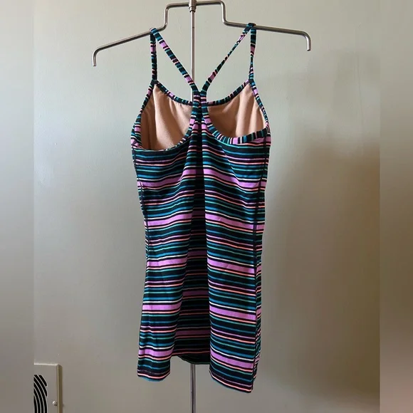 Ivivva racer back tank top with ability to add cups. (Size 14) - Picture 2 of 5